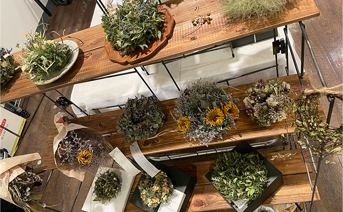 こだわりを紡いだドライフラワー リース（小） インテリア 雑貨 壁掛け 植物 お花 おしゃれ 玄関 リビング ドア 店舗 お店 飾り お花のリース 