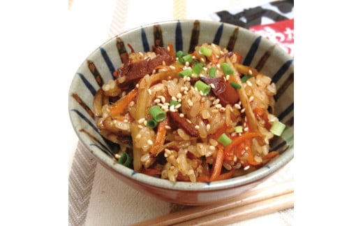 【12回定期便】土佐のかつおめし（しょうが味） 2 - 3合用×6袋セット 混ぜご飯の素 鰹めしの素 高知 カツオめし 12ヶ月 定期コース 便利 生姜 おにぎり お弁当 ごはん 混ぜ込み 簡単 時短　保存食　常備食