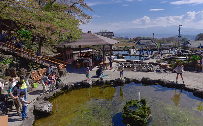 釣ったニジマスを炭火焼きで食べられる！つり体験 体験チケット 遊ぶ 楽しい 思い出 経験 新鮮 備長炭 自然 食育体験 最大級 つり堀 