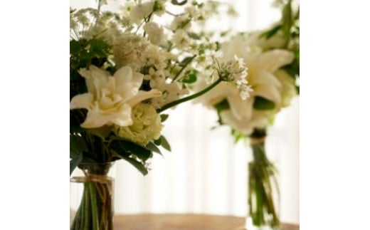 t169tmf　《3ヵ月定期便》花束一対 お供え 初回花瓶付L 定期便 定期コース 全3回 初回花瓶付き 延命剤付き お供え 花束 一対 花びん 生花 仏花 供花 花束 はな 花 法要 お盆 季節のお花 供花 お供え
