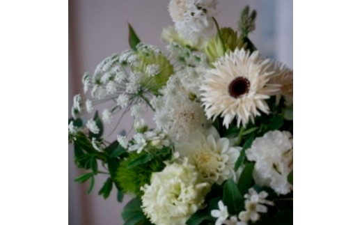 t167tmf　《6ヵ月定期便》花束一束 お供え 初回花瓶付S 定期便 定期コース 全6回 初回花瓶付き 延命剤付き 花びん 生花 仏花 供花 花束 はな 花 法要 お盆 花 おすすめ 一束 季節のお花 供花 お供え
