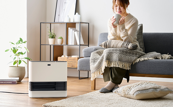 ヒーター セラミックファンヒーター 加湿器 ACHHM12A-W ホワイト アイリスオーヤマ 小型 足元 暖房 セラミック ヒーター 節電 トイレ コンパクト 小型 軽量 キッチン 勉強 脱衣所