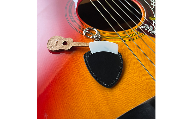 本革 ギター・ベースのピックケース イタリアンレザー 革小物 楽器用アクセサリー ピック入れ ピック収納 おにぎり型ピック プレゼント 贈り物 自分用 楽器好き 
