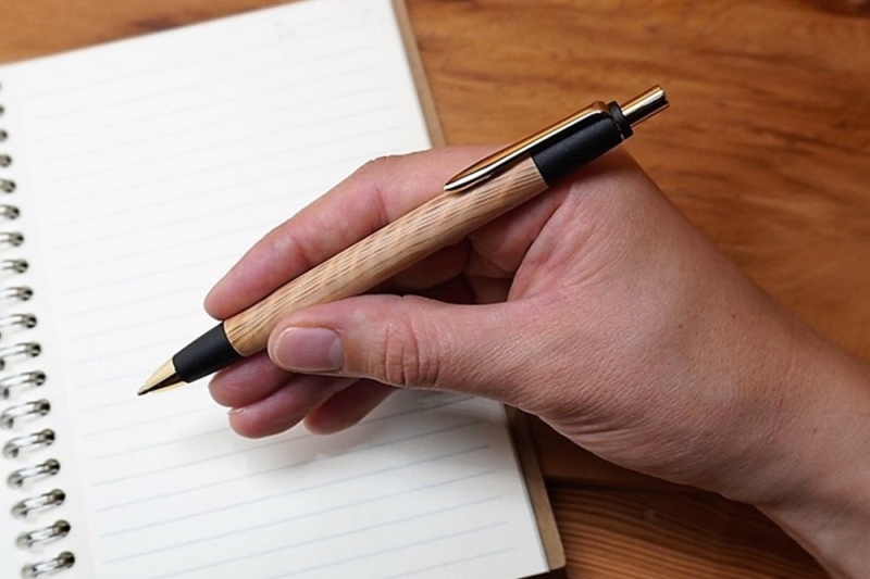 屋久島産【天然ヒノキ】ボールペン・ストレートタイプ(0.7mm)１本 〈 ペン 文具 工芸品 文房具 雑貨 ギフト 贈答 木軸 入学 お祝い〉 