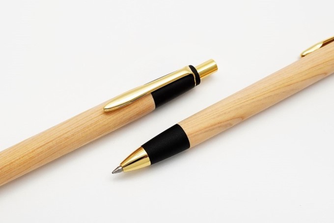 屋久島産【天然ヒノキ】無垢ボールペン・ストレートタイプ(0.7mm)1本 〈 文具 工芸品 木軸 木製 雑貨 ギフト 贈答 プレゼント〉 文房具 