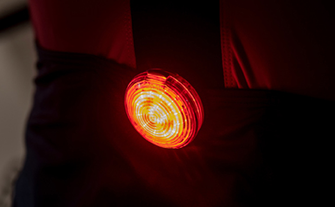 岡山県赤磐市のふるさと納税 ウェアラブル セーフティ ライト ［ SYNC WEARABLE ］ キャットアイ 自転車 日用品 雑貨