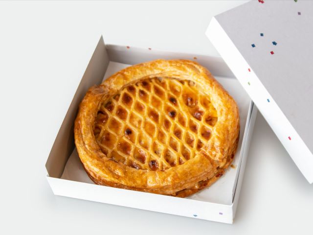 アップルパイ 青森 パイ専門店が作った 紅玉 りんごのアップルパイ 22cm パイ 専門 りんご アップル りんごパイ スイーツ お菓子 菓子 洋菓子 焼き菓子 デザート おやつ 取り寄せ お取り寄せ フルーツ 果物 お土産 青森県 冷蔵 ※配送地域限定