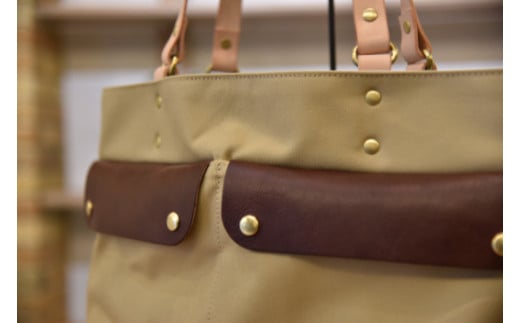 近江牛レザーと地産帆布で作った２ポケットトートバッグ　ダークウォルナット【CC25W】