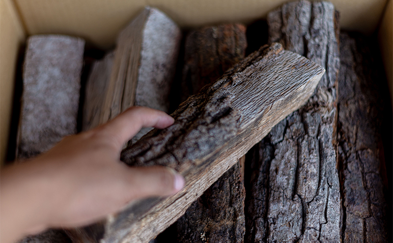 広葉樹ミックス薪　約18kg 良質な薪 薪ストーブ用 焚火用 キャンプ用 アウトドアグッズ キャンプ用品 燃料 