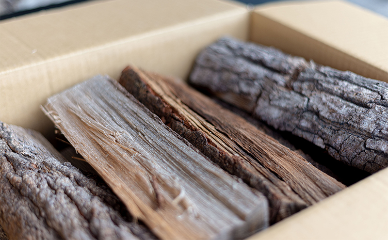 広葉樹ミックス薪　約18kg 良質な薪 薪ストーブ用 焚火用 キャンプ用 アウトドアグッズ キャンプ用品 燃料 