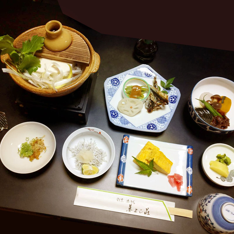 Z6125_創業86年 昭和初期の料理旅館 ペア 宿泊券 1泊2食付き 「ふぐプラン」 2名様