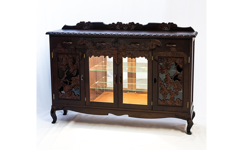 長野県軽井沢町のふるさと納税 軽井沢彫り　大坂屋家具店　ローボード インテリア 工芸品 民芸品 伝統技術 ショーケース 軽井沢彫