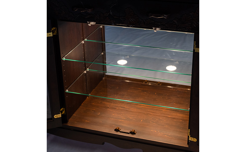 長野県軽井沢町のふるさと納税 軽井沢彫り　大坂屋家具店　ローボード インテリア 工芸品 民芸品 伝統技術 ショーケース 軽井沢彫