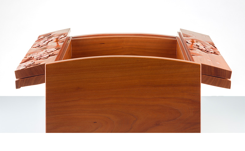 長野県軽井沢町のふるさと納税 軽井沢彫り　大坂屋家具店　彩色仏壇 工芸品 民芸品 伝統技術 仏具 鮮やかな彩色 お仏壇 桜の彫刻 優しい印象 軽井沢彫