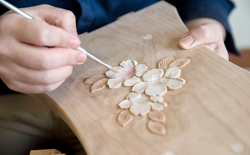 長野県軽井沢町のふるさと納税 軽井沢彫り　大坂屋家具店　彩色仏壇 工芸品 民芸品 伝統技術 仏具 鮮やかな彩色 お仏壇 桜の彫刻 優しい印象 軽井沢彫