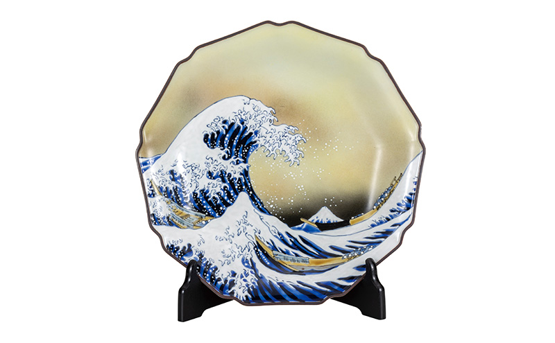 九谷焼　10号飾皿　神奈川沖浪裏（皿立付） a05 