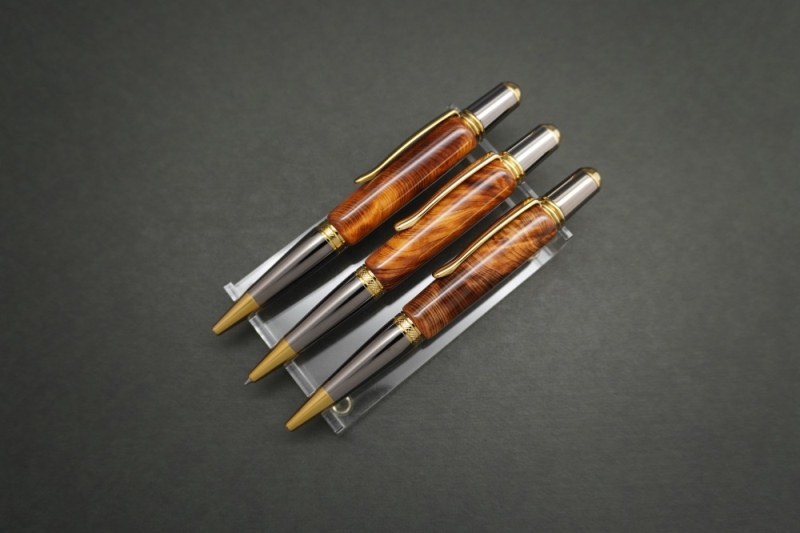 【12月23日受付分まで「年内配送」可】天然屋久杉回転式ボールペン(0.7mm)1本〈 ペン 文具 工芸品 文房具 木軸 木製 高級 雑貨 ギフト 贈答 プレゼント 記念〉 