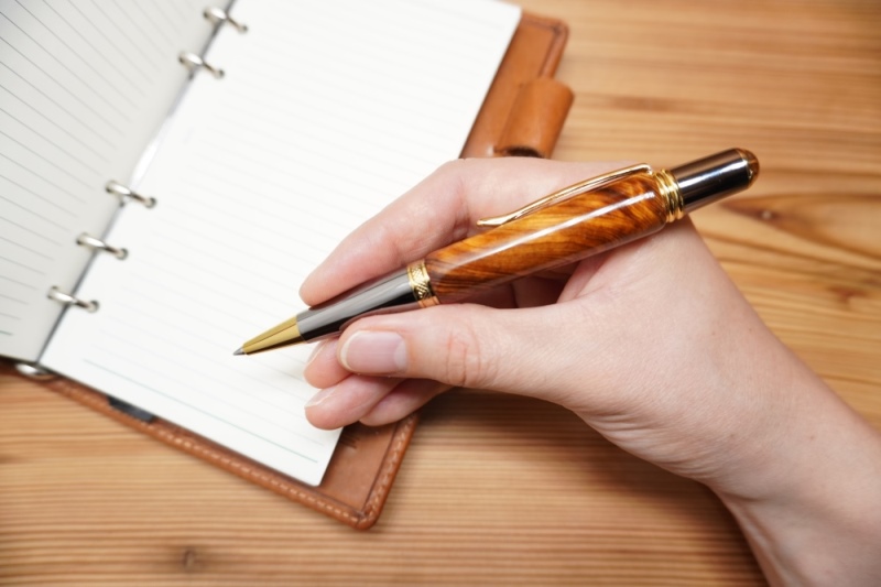 【12月23日受付分まで「年内配送」可】天然屋久杉回転式ボールペン(0.7mm)1本〈 ペン 文具 工芸品 文房具 木軸 木製 高級 雑貨 ギフト 贈答 プレゼント 記念〉 