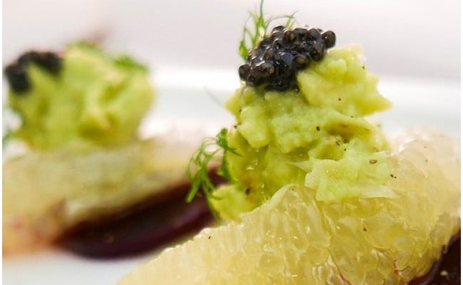 KYF004　【CF-R5cbs】 高知産熟成キャビア30g(化粧箱)シェルスプーン付Black Jewel＜高知市共通返礼品＞