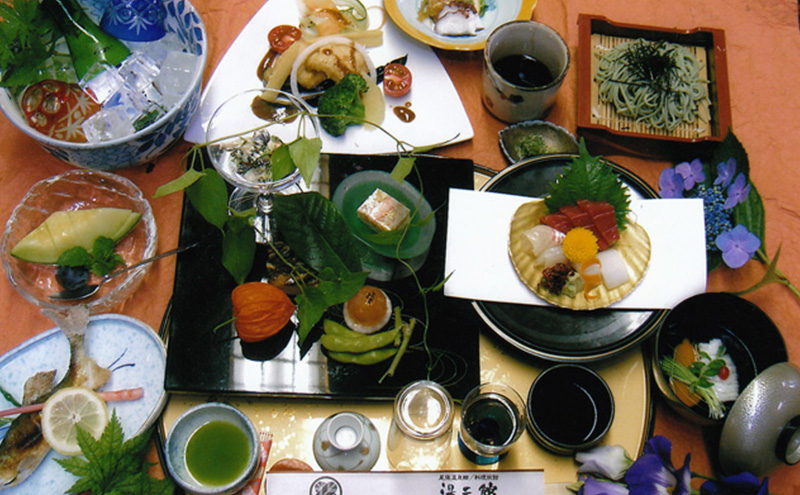 尾張温泉郷湯元館 感謝券 3000円 チケット 旅行 観光 料理自慢 温泉自慢 商品券 会席料理 かけ流し 天然温泉 癒し お出かけ 休日 休息 