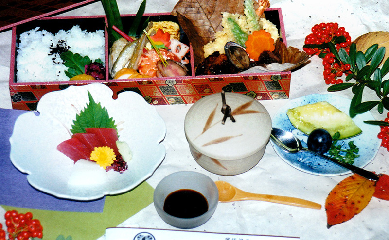 尾張温泉郷湯元館 感謝券 6000円 チケット 旅行 観光 料理自慢 温泉自慢 商品券 会席料理 かけ流し 天然温泉 癒し お出かけ 休日 休息 