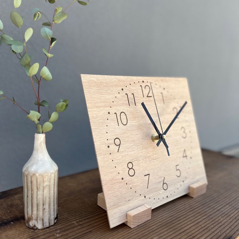 地球に優しい”木の時計”〈木製 安心 時計 とけい 卓上時計 置時計 工芸品 手作り おしゃれ 雑貨 小物 プレゼント 贈り物〉 インテリア 