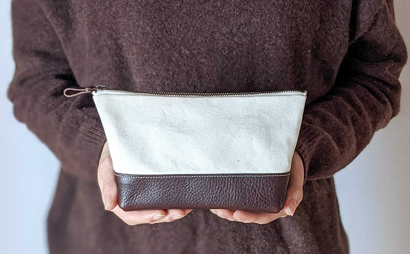 美濃和紙から作られた紙布とイタリア生まれのベジタブルタンニンレザーで仕立てたポーチ イタリアンレザー 手作り 防水加工 