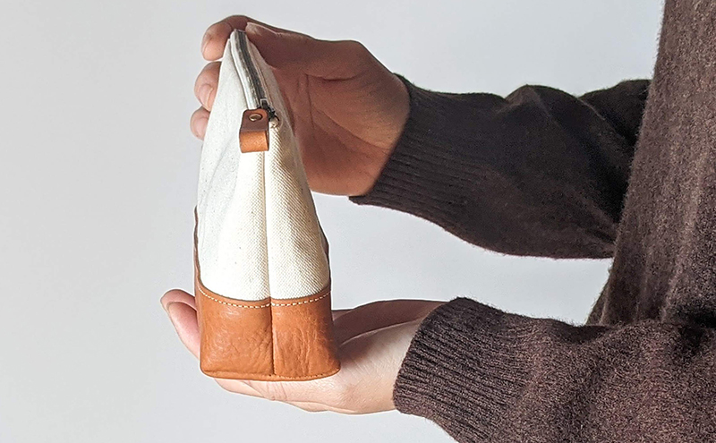 美濃和紙から作られた紙布とイタリア生まれのベジタブルタンニンレザーで仕立てたポーチ イタリアンレザー 手作り 防水加工 