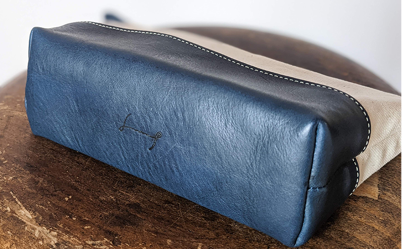 美濃和紙から作られた紙布とイタリア生まれのベジタブルタンニンレザーで仕立てたポーチ イタリアンレザー 手作り 防水加工 