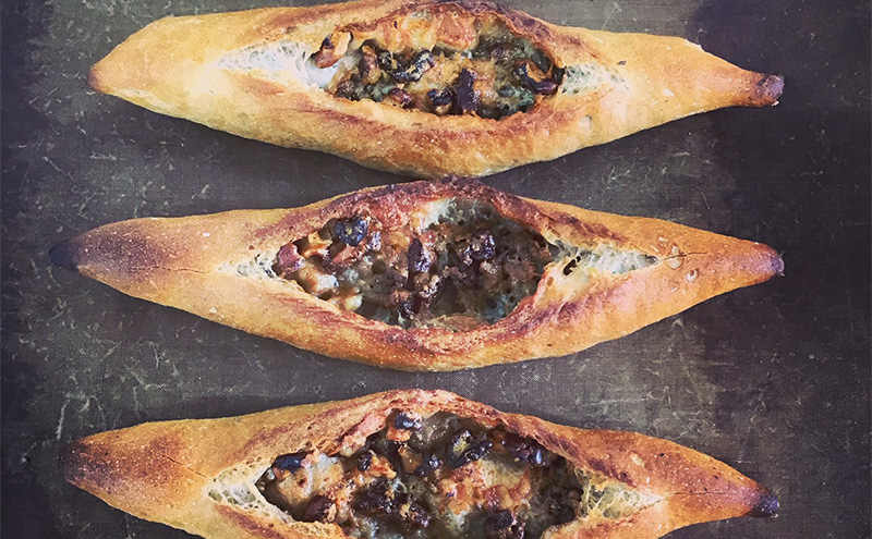 国産 オーガニック 小麦 の ハード系 フランスパン と 焼菓子 セット Ｍ 