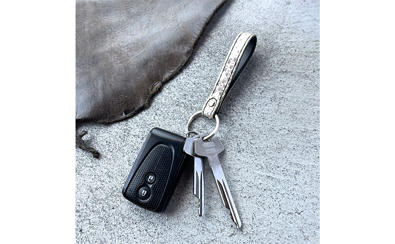 本革 キーホルダー ダイヤモンドパイソンレザー ファッション小物 イタリアンレザー プレゼント ギフト 