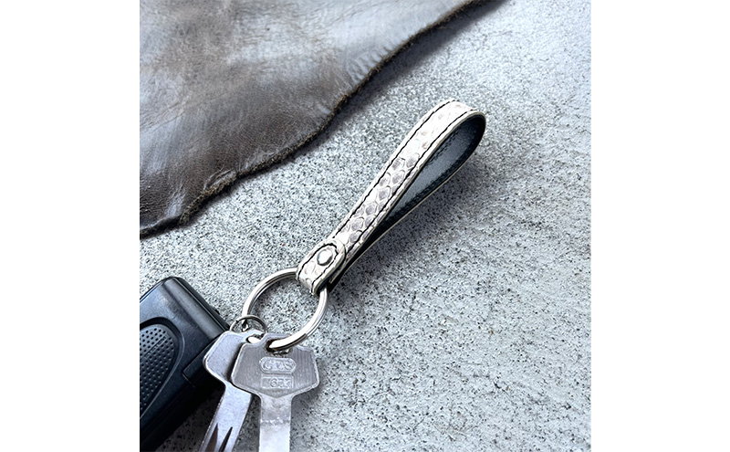 本革 キーホルダー ダイヤモンドパイソンレザー ファッション小物 イタリアンレザー プレゼント ギフト 