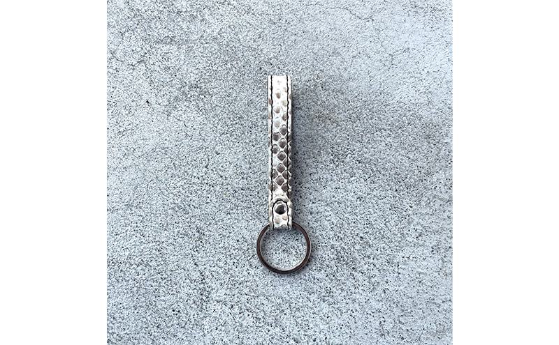 本革 キーホルダー ダイヤモンドパイソンレザー ファッション小物 イタリアンレザー プレゼント ギフト 