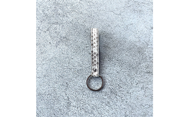 本革 キーホルダー ダイヤモンドパイソンレザー ファッション小物 イタリアンレザー プレゼント ギフト 