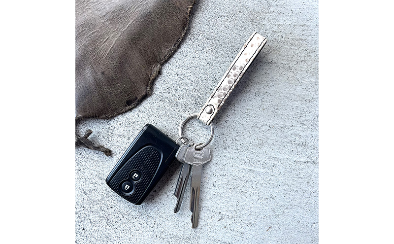 本革 キーホルダー ダイヤモンドパイソンレザー ファッション小物 イタリアンレザー プレゼント ギフト 