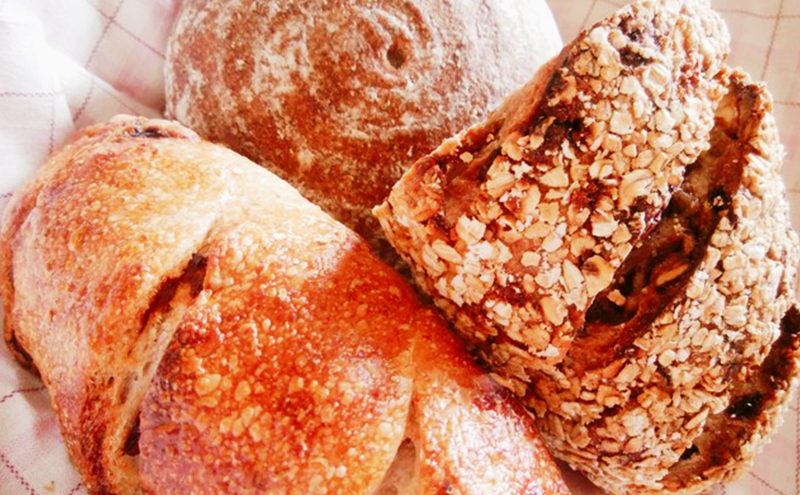 自家製酵母パンおまかせ6～7個セット ベーカリー ドイツ こだわり 美味しい 完全自給 植物性乳酸菌 食べやすい i蒸し焼き しっとり 酸味 冷凍 おすすめ 