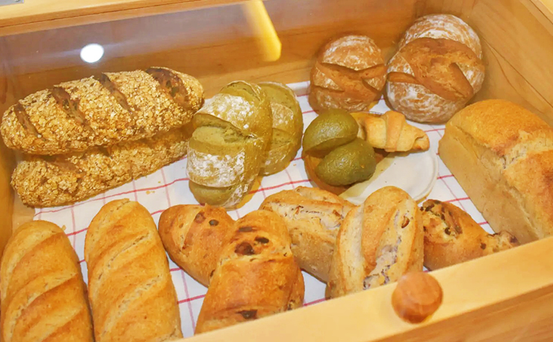 自家製酵母パンおまかせ6～7個セット ベーカリー ドイツ こだわり 美味しい 完全自給 植物性乳酸菌 食べやすい i蒸し焼き しっとり 酸味 冷凍 おすすめ 