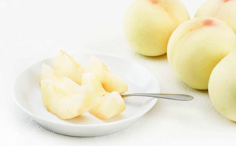 桃 2026年 先行予約 岡山 白桃 6玉（1玉330g以上）等級：ロイヤル指定／糖度：12度以上 木箱入り もも モモ 岡山県産 国産 フルーツ 果物 ギフト 