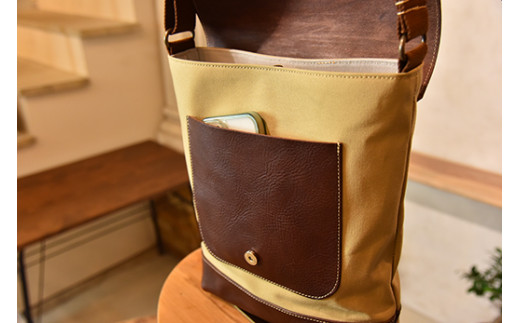 近江牛レザーと地産帆布で作ったショルダーバッグ　ダークウォルナット　縦型【CC26W】