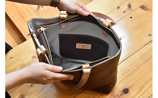 近江牛レザーを贅沢に使ったトートバッグ　ダークウォルナット【CC29W】