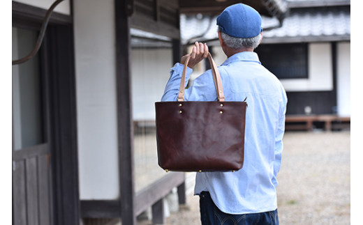 近江牛レザーを贅沢に使ったトートバッグ　ダークウォルナット【CC29W】