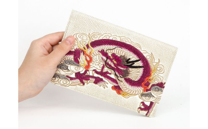 【文庫屋大関】パーソナルホルダー　龍神＜ワイン＞【皮革工芸品】 雑貨 日用品 ブックカバー パスポートケース 貴重品入れ マルチケース シンプル 和風 革小物 