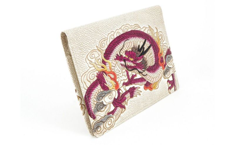 【文庫屋大関】パーソナルホルダー　龍神＜ワイン＞【皮革工芸品】 雑貨 日用品 ブックカバー パスポートケース 貴重品入れ マルチケース シンプル 和風 革小物 