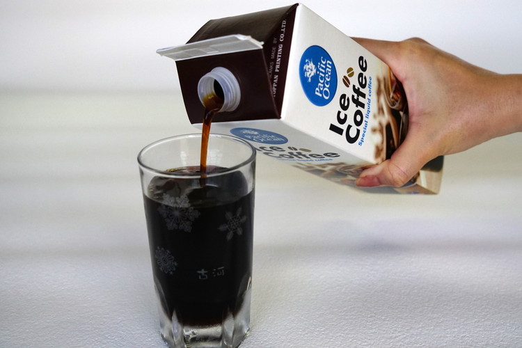 茨城県古河市のふるさと納税 無糖アイスコーヒー　1000mlパック×6本 ※着日指定不可 | coffee 6リットル コーヒー 珈琲 アイスコーヒー アイス珈琲 ブラック ブラックコーヒー 無糖 紙パック 飲料 ネルドリップ ドリンク 取り寄せ お取り寄せ 個包装 3本 3L ご家庭用 手土産 美味しい おいしい おしゃれ 高級 カフェ ギフト 厳選 贈答 贈り物 お中元 夏ギフト プレゼント 茨城県 古河市  送料無料 _EG05