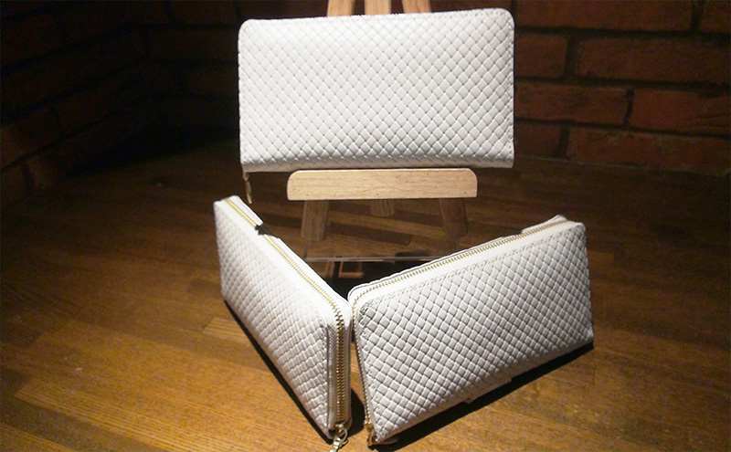 ラウンドファスナー長財布メッシュ柄型押し