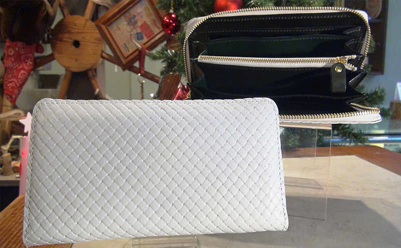 ラウンドファスナー長財布メッシュ柄型押し