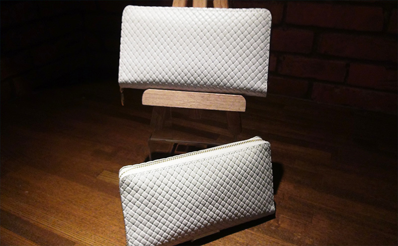 ラウンドファスナー長財布メッシュ柄型押し