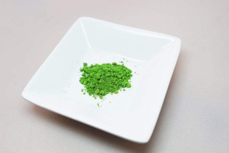 日本茶鑑定士監修の宇治抹茶（40g缶入り）と白ティーカップ〈お茶 茶 煎茶 緑茶 粉末 宇治抹茶 抹茶 ティーカップ 石臼挽き 飲料 加工食品 ハンドメイド 日本茶鑑定士〉 