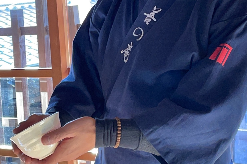 日本茶鑑定士監修の宇治抹茶（40g缶入り）と白ティーカップ〈お茶 茶 煎茶 緑茶 粉末 宇治抹茶 抹茶 ティーカップ 石臼挽き 飲料 加工食品 ハンドメイド 日本茶鑑定士〉 