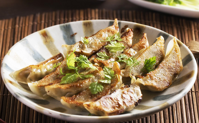 皮に加賀丸いもを練りこんだ美味蔵餃子12ヶ×5箱　60ヶ入り 肉の加工品 ぎょうざ 